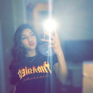 Meet your Posher, Paola